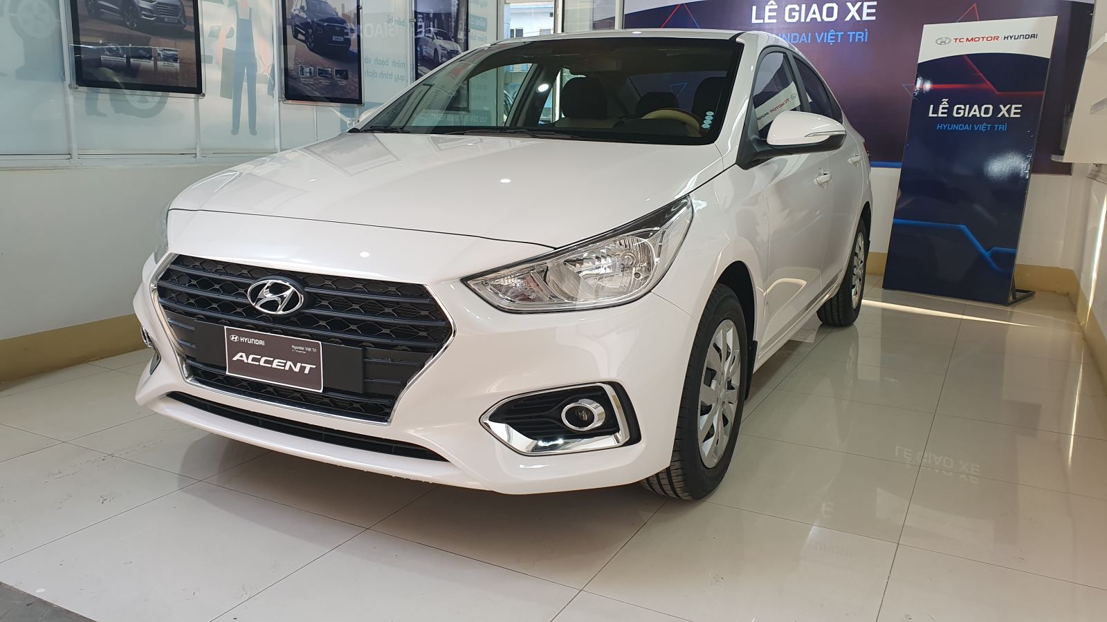 Tổng thể Hyundai Accent MT Base