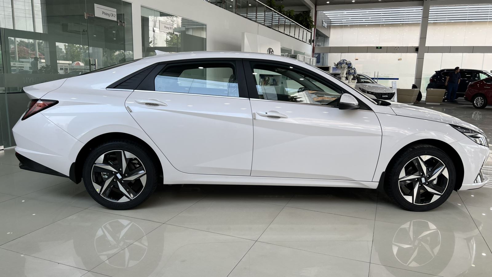 Tổng thể thân xe Elantra 2.0 AT