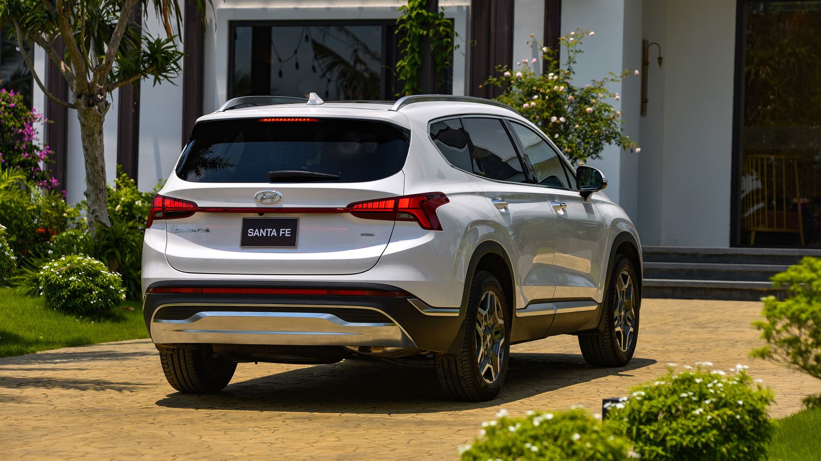 Tổng thể phần sau xe Santafe phiên bản 2021